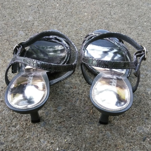 Size 7.5M Michelle D Gray Sandals - Picture 6 of 8